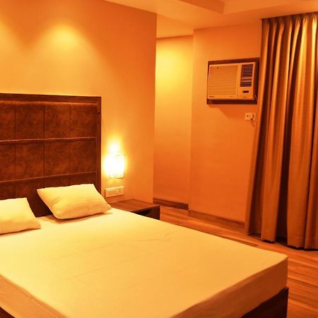 I-Towne' - A Unit Of Hotel Shivam International Диогар Екстериор снимка