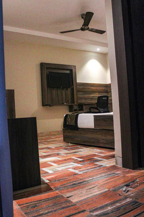 I-Towne' - A Unit Of Hotel Shivam International Диогар Екстериор снимка