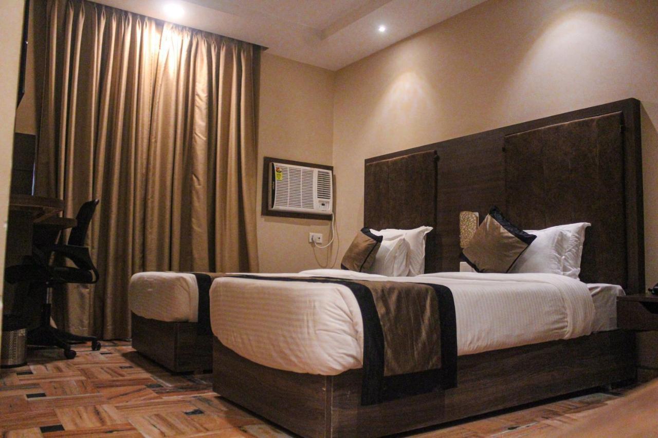 I-Towne' - A Unit Of Hotel Shivam International Диогар Екстериор снимка